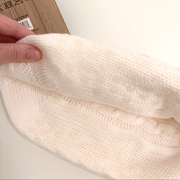 🍒2/20$ HOT STEPS Cable Knit Sherpa Lined Slippers Reading Socks NWT - Picture 8 of 9